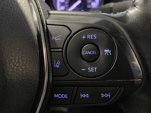 Used 2020 Toyota Camry SE w/ Carpet Mat Package image 18