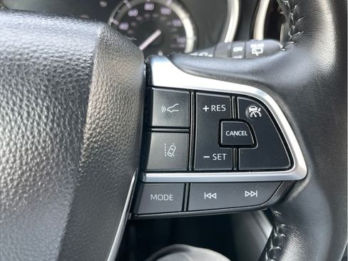 Used 2021 Toyota Highlander XLE AWD/4WD image 28