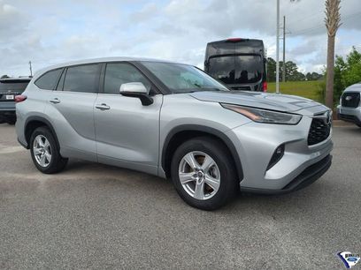 Used 2022 Toyota Highlander LE