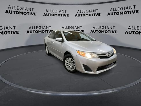 Used 2013 Toyota Camry LE image 4
