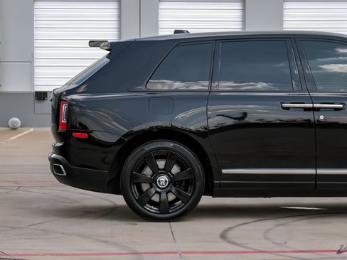 Used 2022 Rolls-Royce Cullinan image 17