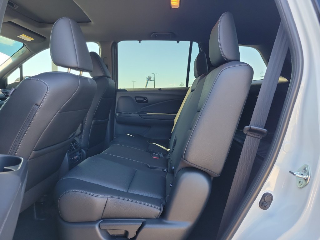 Used 2023 Honda Passport Elite image 11