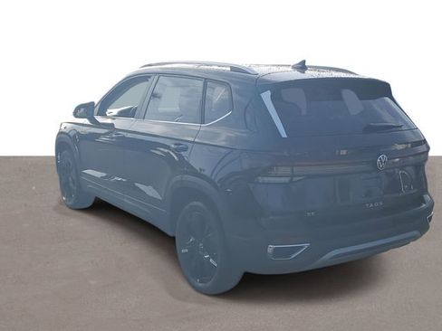 New 2026 Volkswagen Taos SE image 3