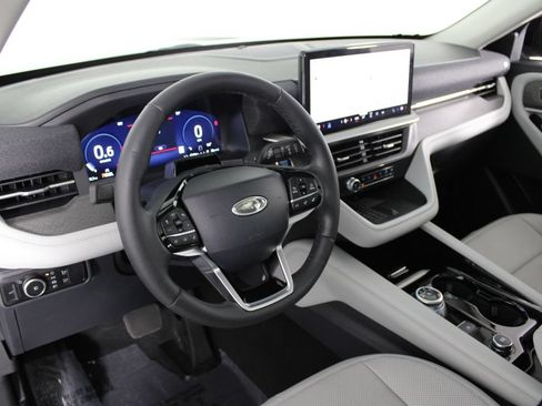 Used 2025 Ford Explorer Platinum w/ Ultimate Package AWD/4WD image 18