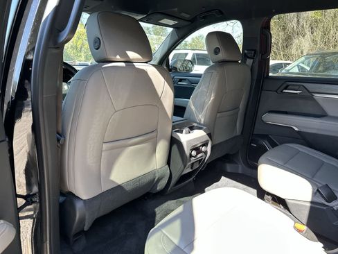 Used 2024 GMC Acadia Elevation image 11