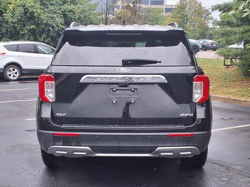 Used 2023 Ford Explorer XLT w/ Equipment Group 202A image 5