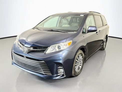 Used 2020 Toyota Sienna XLE FWD image 4