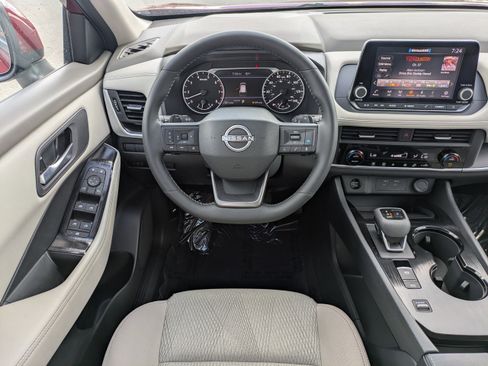 Certified 2025 Nissan Rogue SV image 18