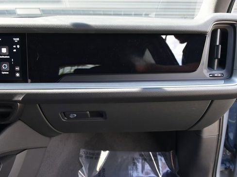 Certified 2025 Porsche Cayenne image 22