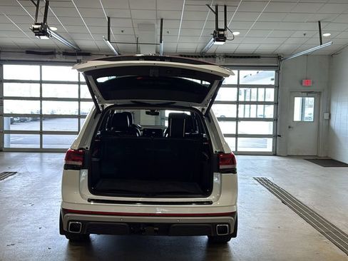 Used 2024 Volkswagen Atlas Peak Edition SEL AWD/4WD image 16