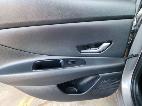 Used 2024 Hyundai Elantra Limited FWD image 36