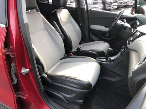 Used 2019 Chevrolet Trax LT w/ Driver Confidence Package FWD image 25