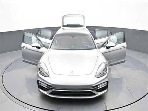 Used 2023 Porsche Panamera Turbo S image 32