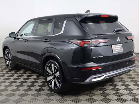New 2025 Mitsubishi Outlander SE image 12