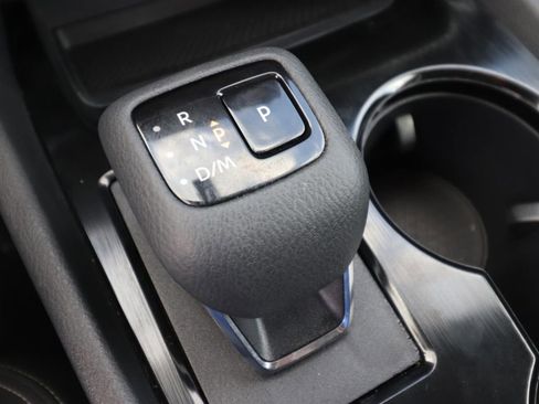 Used 2024 Nissan Rogue SV AWD/4WD image 21