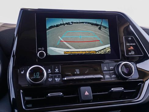 Used 2023 Toyota Highlander XLE FWD image 31