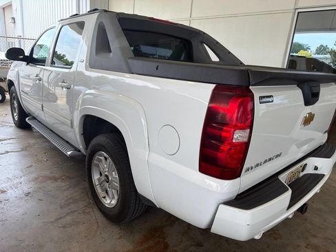 Used 2012 Chevrolet Avalanche LT w/ Suspension Package, Off-Road AWD/4WD image 2