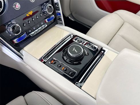 Used 2021 Rolls-Royce Cullinan AWD/4WD image 22