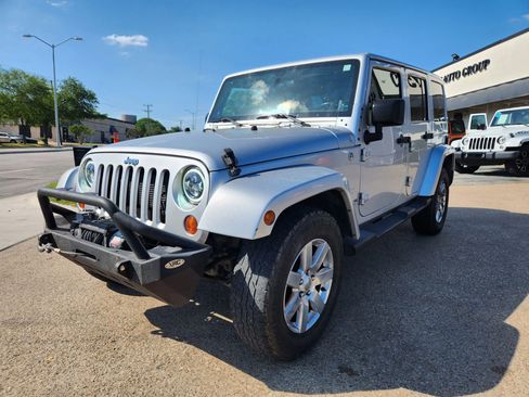 Used 2012 Jeep Wrangler Unlimited Sahara AWD/4WD image 2
