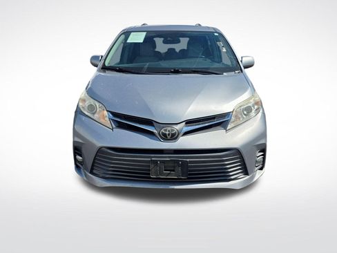 Used 2018 Toyota Sienna XLE FWD image 3
