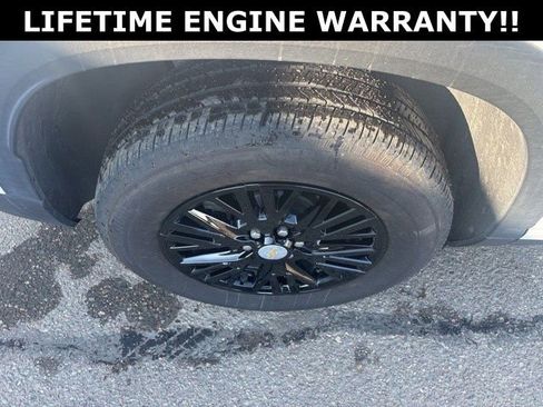 Used 2025 Chevrolet Traverse LT image 25