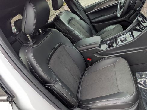 New 2026 Jeep Grand Cherokee Altitude AWD/4WD image 28