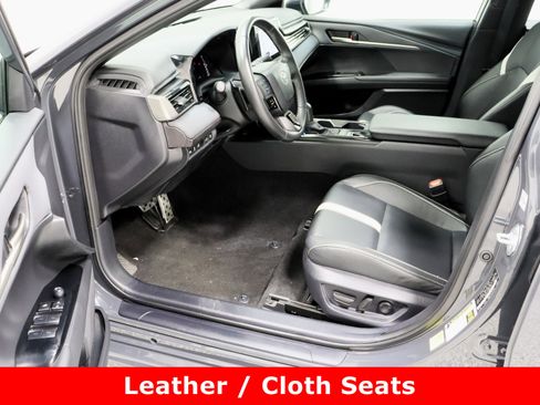 Used 2025 Toyota Camry SE image 14