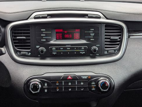 Used 2017 Kia Sorento L FWD image 16