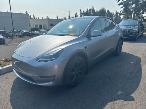 Used 2025 Tesla Model Y Long Range AWD/4WD image 3