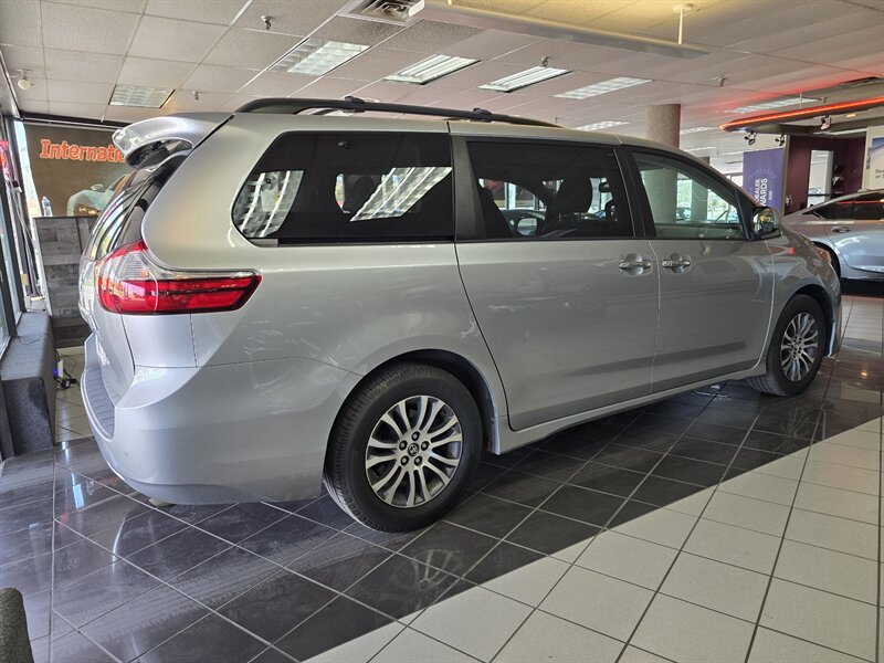 Used 2019 Toyota Sienna XLE w/ XLE Navigation Package FWD image 4