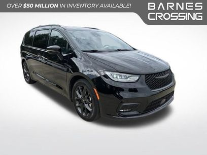 Used 2025 Chrysler Pacifica Limited