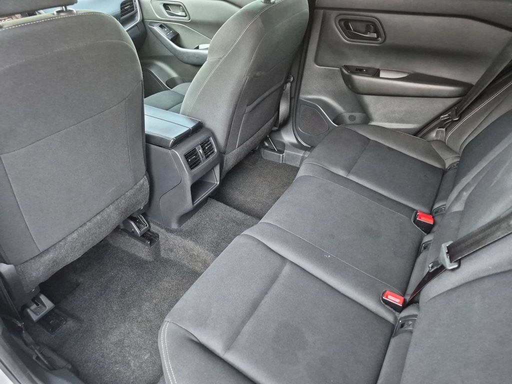 Used 2024 Nissan Rogue S AWD/4WD image 27