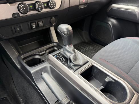 Used 2020 Toyota Tacoma SR5 image 28