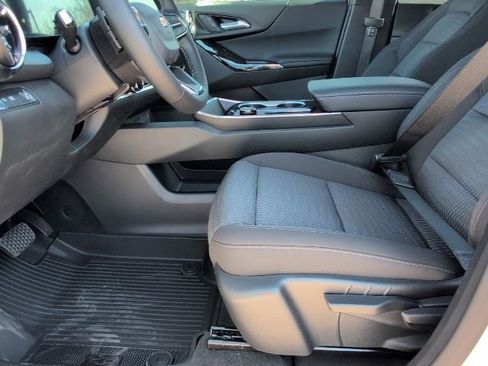 New 2026 Chevrolet Equinox LT w/ Safety and Technology Package FWD image 11