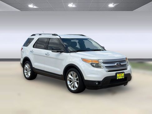 Used 2014 Ford Explorer XLT w/ Equipment Group 202A FWD image 7