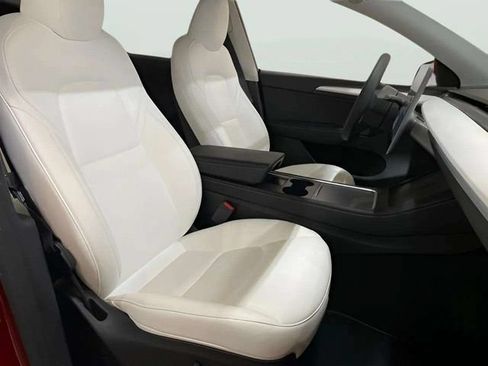 Used 2024 Tesla Model Y 2WD image 54