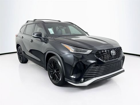 Used 2023 Toyota Highlander XSE FWD image 9
