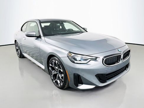 Used 2025 BMW 230i Coupe w/ Convenience Package image 3