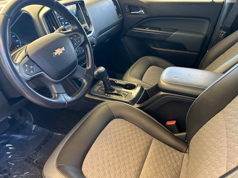 Used 2018 Chevrolet Colorado Z71 AWD/4WD image 11