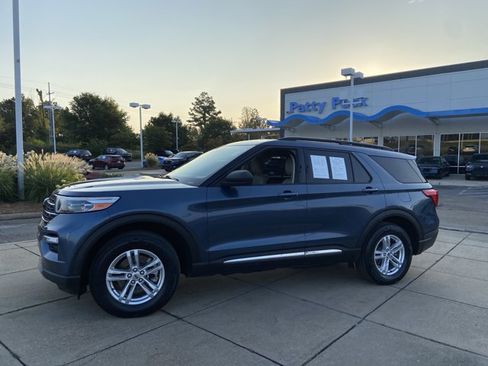 Used 2020 Ford Explorer XLT w/ Equipment Group 202A AWD/4WD image 6