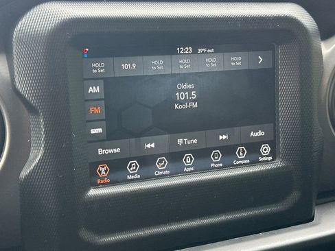 Used 2022 Jeep Wrangler Willys image 19