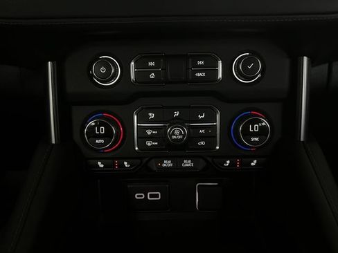 Certified 2024 Chevrolet Tahoe Z71 w/ Luxury Package AWD/4WD image 14