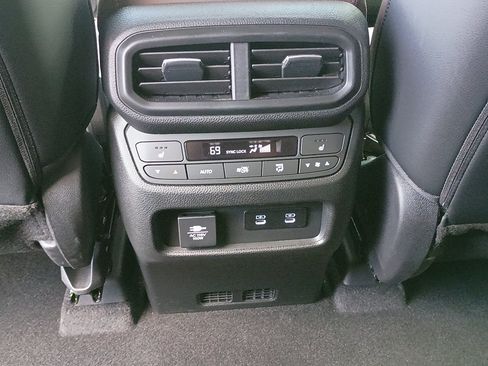 Used 2026 Honda Pilot Elite image 18