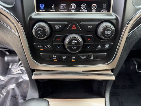 Used 2016 Jeep Grand Cherokee Limited AWD/4WD image 15