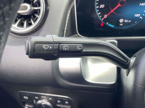 Used 2020 Mercedes-Benz GLB 250 4MATIC image 32