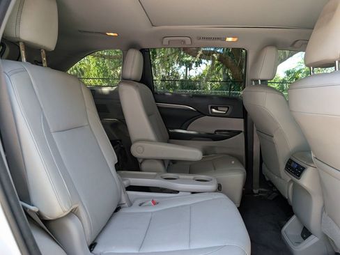 Used 2018 Toyota Highlander Limited Platinum AWD/4WD image 15