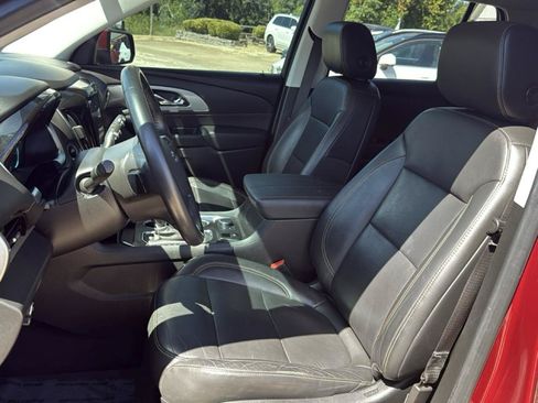 Used 2020 Chevrolet Traverse RS FWD image 11