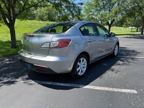 Used 2010 MAZDA MAZDA3 i Touring FWD image 3