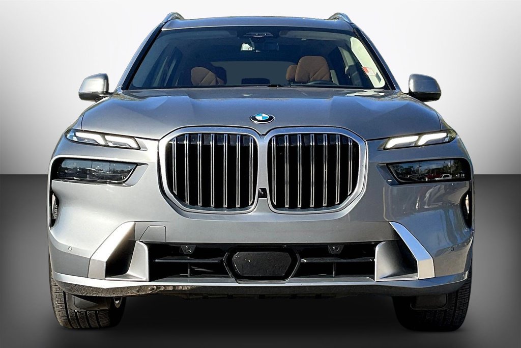 Used 2024 BMW X7 xDrive40i AWD/4WD image 2