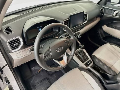 Used 2026 Hyundai Venue SEL FWD image 2